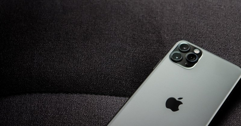 تحذير: معظم أجهزة «آيفون» يجب إعادة تشغيلها عاجلاً. لإزالة أي برامج ضارة موجودة في الذاكرة